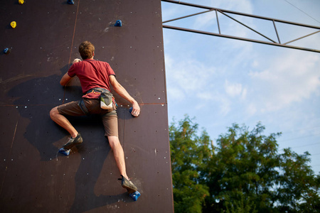 反而愈战愈 反而愈战愈
